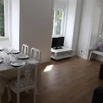 Near The River 3 Bedrooms Flat, With Ac For 9