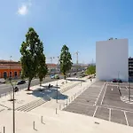 Near The River 3 Bedrooms Flat, With Ac For 9