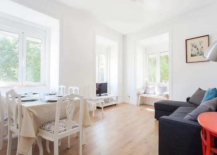 Near The River 3 Bedrooms Flat, With Ac For 9