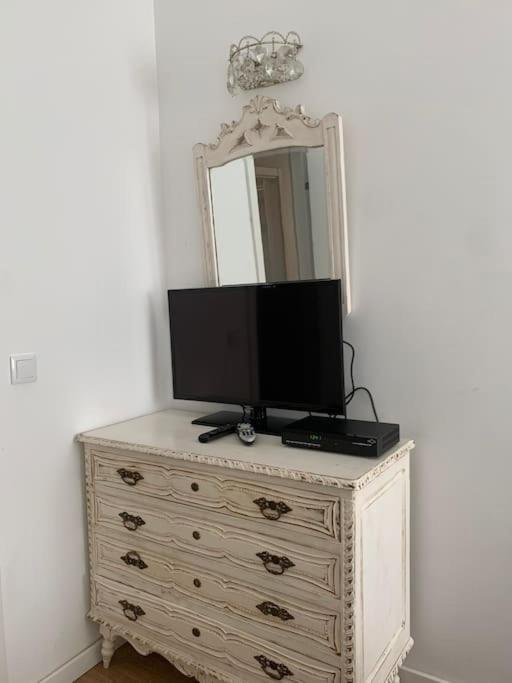 Near The River 3 Bedrooms Flat, With Ac For 9 Apartment