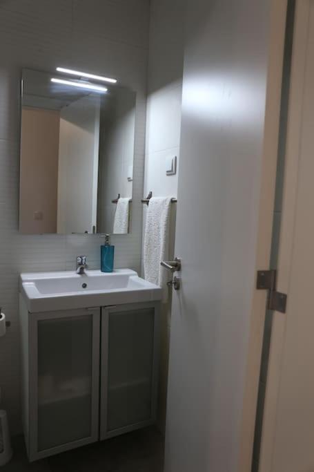 Apartment Near The River 3 Bedrooms Flat, With Ac For 9 Lissabon