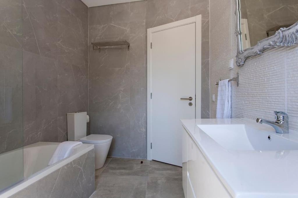 Near The River 3 Bedrooms Flat, With Ac For 9 Apartment *