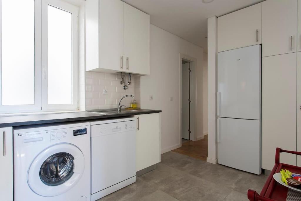 Near The River 3 Bedrooms Flat, With Ac For 9 *